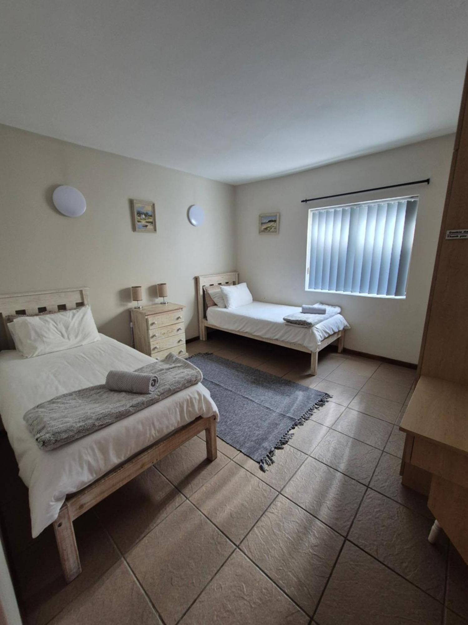See-Struis Stilbaai Bilik gambar